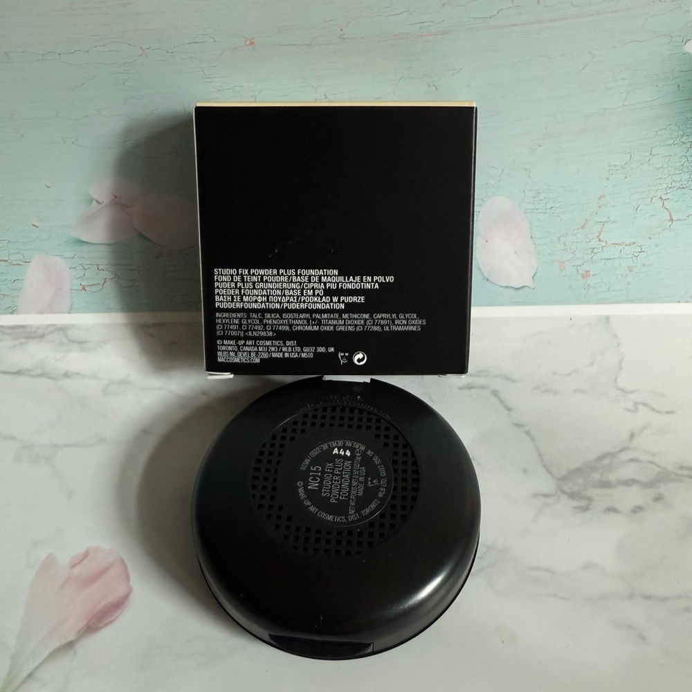 MAC Cosmetics Studio Fix Powder Foundation - NC15 - Picture 4 of 7